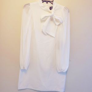 VINCE CAMUTO Women’s Signature stretch crepe bow neck shift with chiffon sleeve